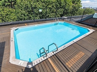135 Pleasant St Unit 406, Brookline, MA 02446