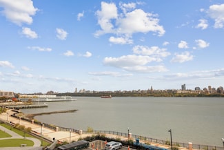 3 Somerset Ln Unit 617, Edgewater, NJ 07020