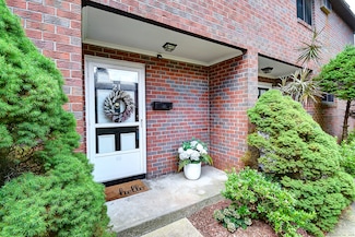 21 Sharon Ln Unit 21, Wethersfield, CT 06109