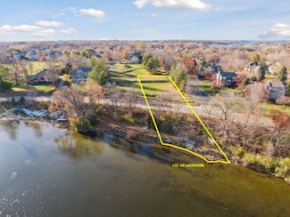 3930 Stratford Ln, Chanhassen, MN 55331