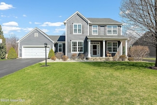 17 Hidden Farm Ln, Mechanicville, NY 12118