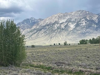 5500 N Chilly Butte Ln W, MacKay, ID 83251
