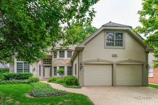 590 Academy Woods Dr, Lake Forest, IL 60045