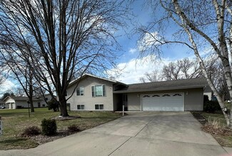 115 6th St SW, Melrose, MN 56352