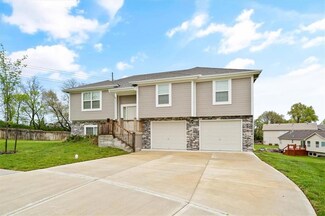 2301 S Heartland Ct, Independence, MO 64057