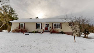 233 Middle St, Farmington, ME 04938