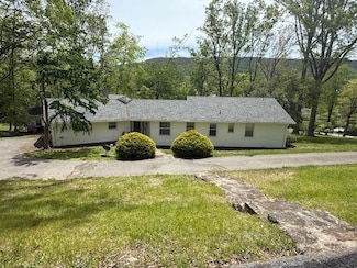 908 Groveland Dr, Bluefield, WV 24701