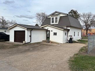 206 7th St, Ipswich, SD 57451