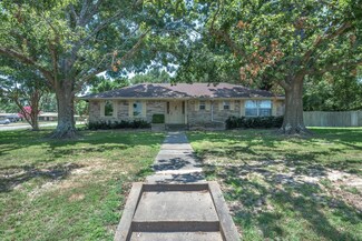 439 W Main St, van, TX 75790