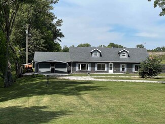365 Rager Rd, Mitchell, IN 47446