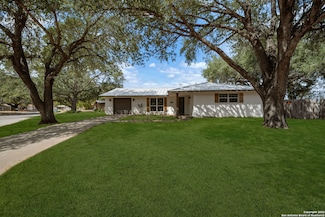 1120 Maia St, Pleasanton, TX 78064