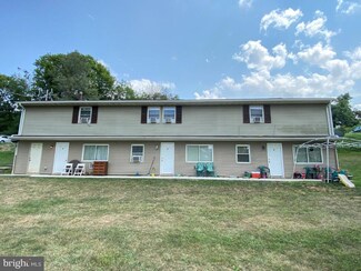 27 E Main St, Windsor, PA 17366