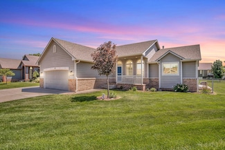 1430 Redbud Ct, Halstead, KS 67056