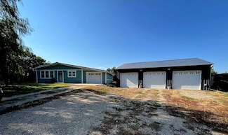 12853 W Pleasant Valley Dr, Aberdeen, SD 57401