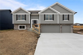 1316 N Holland Ct, Independence, MO 64056