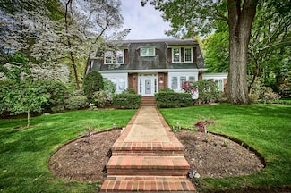 30 Cheswick Rd, Auburndale, MA 02466