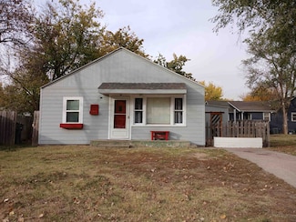 910 E 5th St, Newton, KS 67114