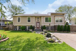 5568 Saint Charles Dr, Woodbridge, VA 22193