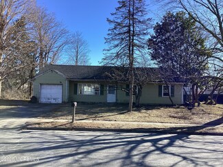 1197 Manor Dr, Lakewood, NJ 08701