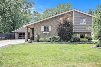 24748 Murray St, Harrison Township, MI 48045