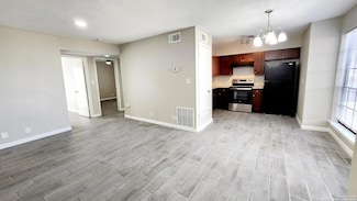 10611 Starcrest Dr, San Antonio, TX 78217