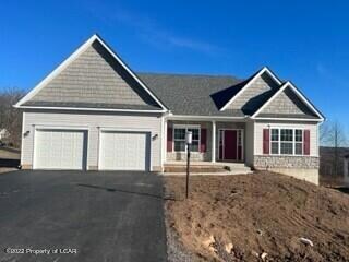 319 Golden Oaks Dr, White Haven, PA 18661