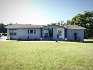 1422 E Rock Island Ave, Wilburton, OK 74578