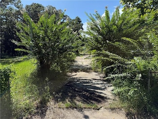 13940 Railroad St, Bayou La Batre, AL 36509