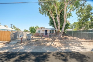 2084 N Feland Ave, Fresno, CA 93722