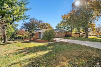 1522 Givens Rd, Manhattan, KS 66503