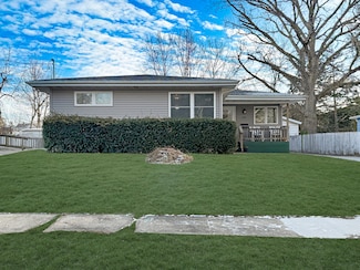 831 E Wyandotte St, Freeport, IL 61032