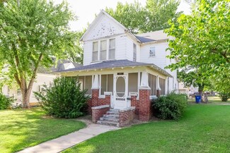 609 E 4th Ave, Caney, KS 67333
