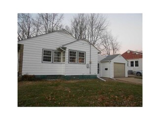 402 4th Ave, de Witt, IA 52742