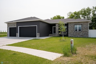 5881 31st St S, Fargo, ND 58104