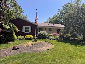 3 Janis Ln, Rocky Point, NY 11778