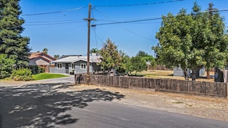 247 I St, Turlock, CA 95380
