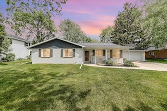 562 Plymouth Dr, Saginaw, MI 48638