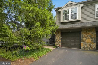 8G Brookline Ct, Princeton, NJ 08540