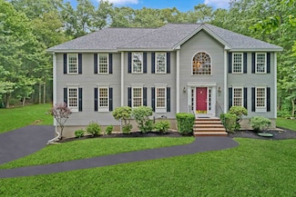 7 Wesley Ln, Salem, NH 03079