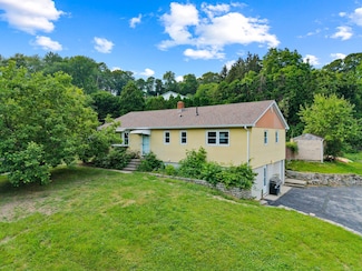 24 Ledgewood Ct, Norwich, CT 06360