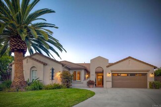 2886 Camden Dr, Vista, CA 92081