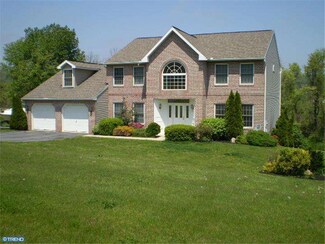 16 Ridge Crest Dr, Fleetwood, PA 19522