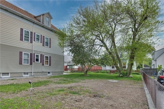 39 Lakeside St, Providence, RI 02904
