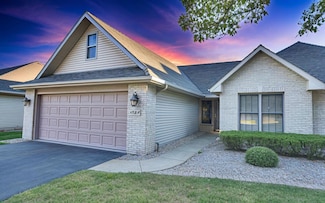 1077 Wildwood Ln, Schererville, IN 46375