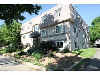 2732 2732 Grand Ave S, Minneapolis, MN 55408