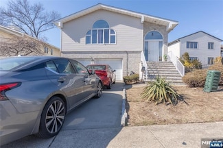 10 Livi Ct, Elmwood Park, NJ 07407