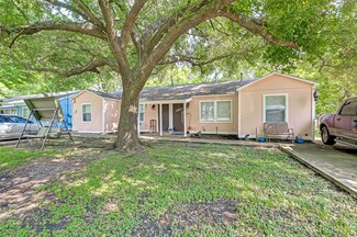 5902 Sycamore Ave, Pasadena, TX 77503