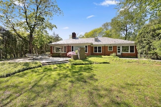 28 Paddington Rd, Scarsdale, NY 10583