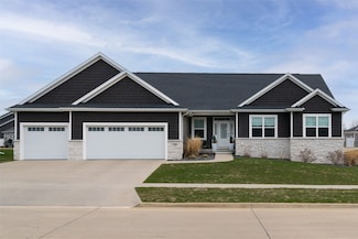 1304 Hawks Ridge Ln, Marion, IA 52302