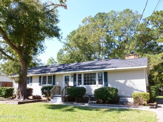 5 Bosco Dr, Jacksonville, NC 28540